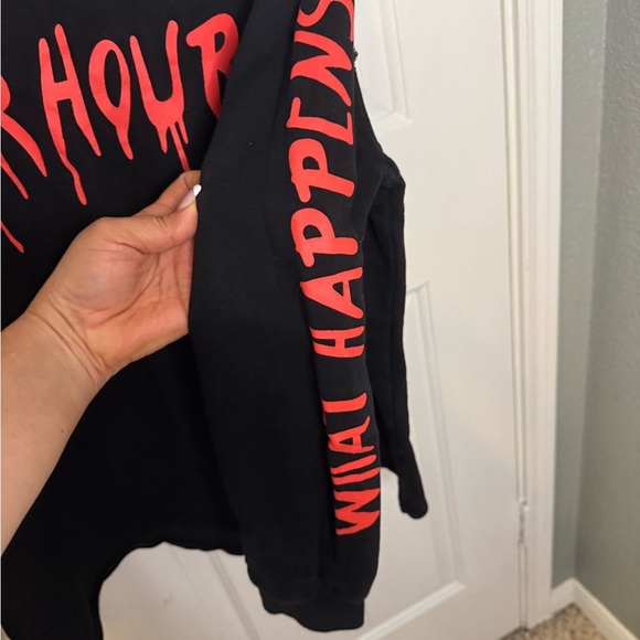 Vlone Men's Red and Black Hoodie siz 
Medium. - Picture 8 of 11